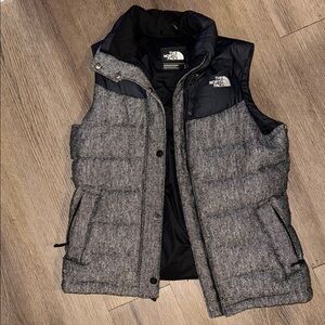 NWOT The North Face Gray & Black Quilted Vest